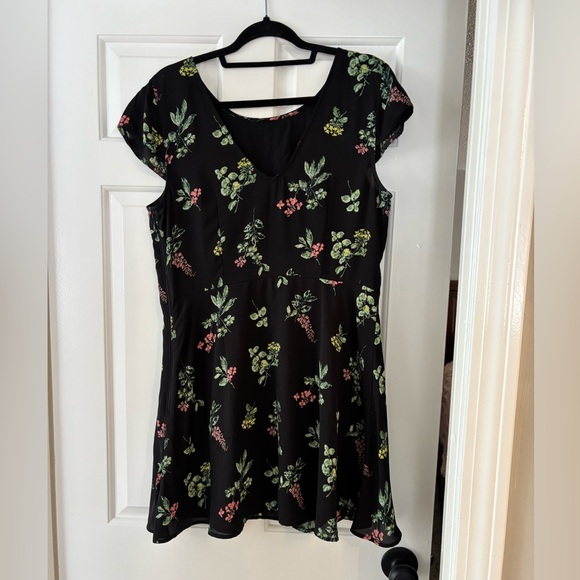 Abercrombie & Fitch Mini Dress with Floral Design - Large Petite - NWOT - Picture 6 of 8